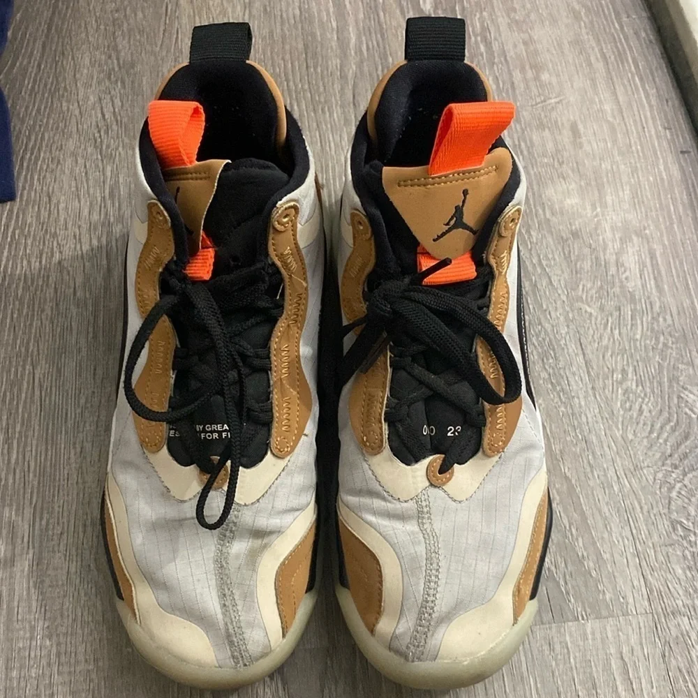Jordan aerospace 720 sneakers size 7.5 Used in good condition. Tan,white,black